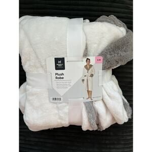 Women's Plush Hooded Tie Wrap Robe Size S/M Ivory W/Gray Faux Fur Trim Pockets